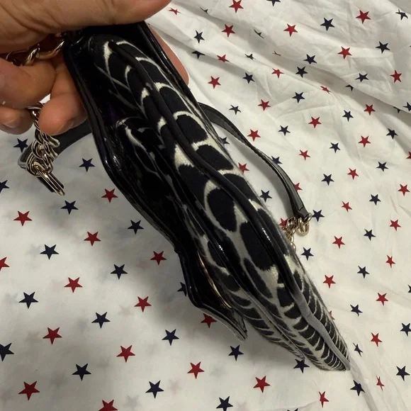 Chain Shoulder Bag - Picture 11 of 11